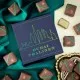 DUBAI-STYLE PRALINEN OHNE ALKOHOL - Edle handgemachte Pralinen aus feinstem Confiserie-Edelkakao, inspiriert vom Dubai-Style und stilvoll verpackt in einer hochwertigen Geschenkbox. Exklusiver Schokoladengenuss für besondere Genussmomente