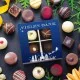 PRALINEN GESCHENKBOX MIT & OHNE ALKOHOL - Edle handgemachte Pralinen aus feinstem Confiserie-Edelkakao, stilvoll verpackt in einer hochwertigen Geschenkbox. Exklusiver Schokoladengenuss für besondere Anlässe & genussvolle Momente