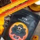 VOLLES AROMA, VOLLER GENUSS - Edition \No. Six\: Während andere auf günstige Bohnen & schnelle Verarbeitung setzen, überzeugt unser Kaffee durch Tiefe, Finesse & Aroma, das lange in Erinnerung bleibt (aus Indien)