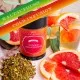 VOLLES AROMA, VOLLER GENUSS - Edition \Pinke Grapefruit\: Schluss mit Kaltaufgüssen, die vor allem süß schmecken - der Unterschied zeigt sich dort, wo ausgewählte Zutaten, Frische und echter Teegenuss wichtiger sind als Massenware