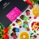 TEE SET IN DER GESCHENKBOX - 24 Sorten premium loser Tee als exklusives Probierset, stilvoll verpackt in einer edlen Geschenkbox mit Rezept-Booklet. Die besondere Geschenkidee für Teeliebhaber, Genießer & entspannte Wohlfühlmomente