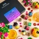 TEE SET IN DER GESCHENKBOX - 12 Sorten premium loser Tee als exklusives Probierset, stilvoll verpackt in einer edlen Geschenkbox mit Rezept-Booklet. Die besondere Geschenkidee für Teeliebhaber, Genießer & entspannte Wohlfühlmomente
