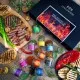 GEWÜRZ SET IN DER GESCHENKBOX - 24 Gewürze aus aller Welt als exklusive Gourmet-Selektion, stilvoll verpackt in einer hochwertigen Geschenkbox mit Rezept-Booklet. Die besondere Geschenkidee für Feinschmecker, Hobbyköche & Genussmomente