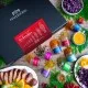 GEWÜRZ SET IN DER GESCHENKBOX - 24 Gewürze aus aller Welt als exklusive Gourmet-Selektion, stilvoll verpackt in einer hochwertigen Geschenkbox mit Rezept-Booklet. Die besondere Geschenkidee für Feinschmecker, Hobbyköche & Genussmomente