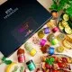 GEWÜRZ SET IN DER GESCHENKBOX - 24 Gewürze aus aller Welt als exklusive Gourmet-Selektion, stilvoll verpackt in einer hochwertigen Geschenkbox mit Rezept-Booklet. Die besondere Geschenkidee für Feinschmecker, Hobbyköche & Genussmomente