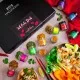 GEWÜRZ SET IN DER GESCHENKBOX - 24 Gewürze aus aller Welt als exklusive Gourmet-Selektion, stilvoll verpackt in einer hochwertigen Geschenkbox mit Rezept-Booklet. Die besondere Geschenkidee für Feinschmecker, Hobbyköche & Genussmomente