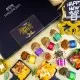 GEWÜRZ SET IN DER GESCHENKBOX - 24 Gewürze aus aller Welt als exklusive Gourmet-Selektion, stilvoll verpackt in einer hochwertigen Geschenkbox mit Rezept-Booklet. Die besondere Geschenkidee für Feinschmecker, Hobbyköche & Genussmomente