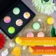 BESONDERS STATT GEWÖHNLICH - Edition \Frohes Fest - Bath Bombs - Orange\: Schluss mit Geschenksets, die nur durch ihre Verpackung beeindrucken - der Unterschied zeigt sich, wo jede Badebombe ein eigenes Spa-Erlebnis voller Duft & Entspannung schafft