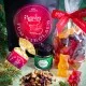 FEINKOST SET IN DER WUNDERTÜTE - Exklusive Gourmet-Selektion mit ausgewählten Feinkost-Spezialitäten, stilvoll verpackt in einer hochwertigen Wundertüte. Die besondere Geschenkidee für Feinschmecker, Genießer & genussvolle Überraschungsmomente