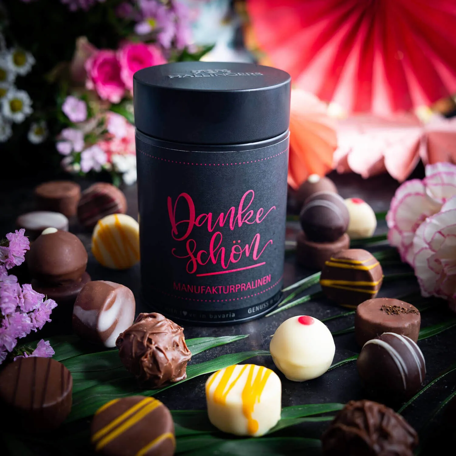 PRALINEN IN DER GESCHENKDOSE OHNE ALKOHOL - Edle handgemachte Pralinen aus feinstem Confiserie-Edelkakao, stilvoll verpackt in einer hochwertigen Geschenkdose. Perfekt als exklusives Geschenk für besondere Genussmomente