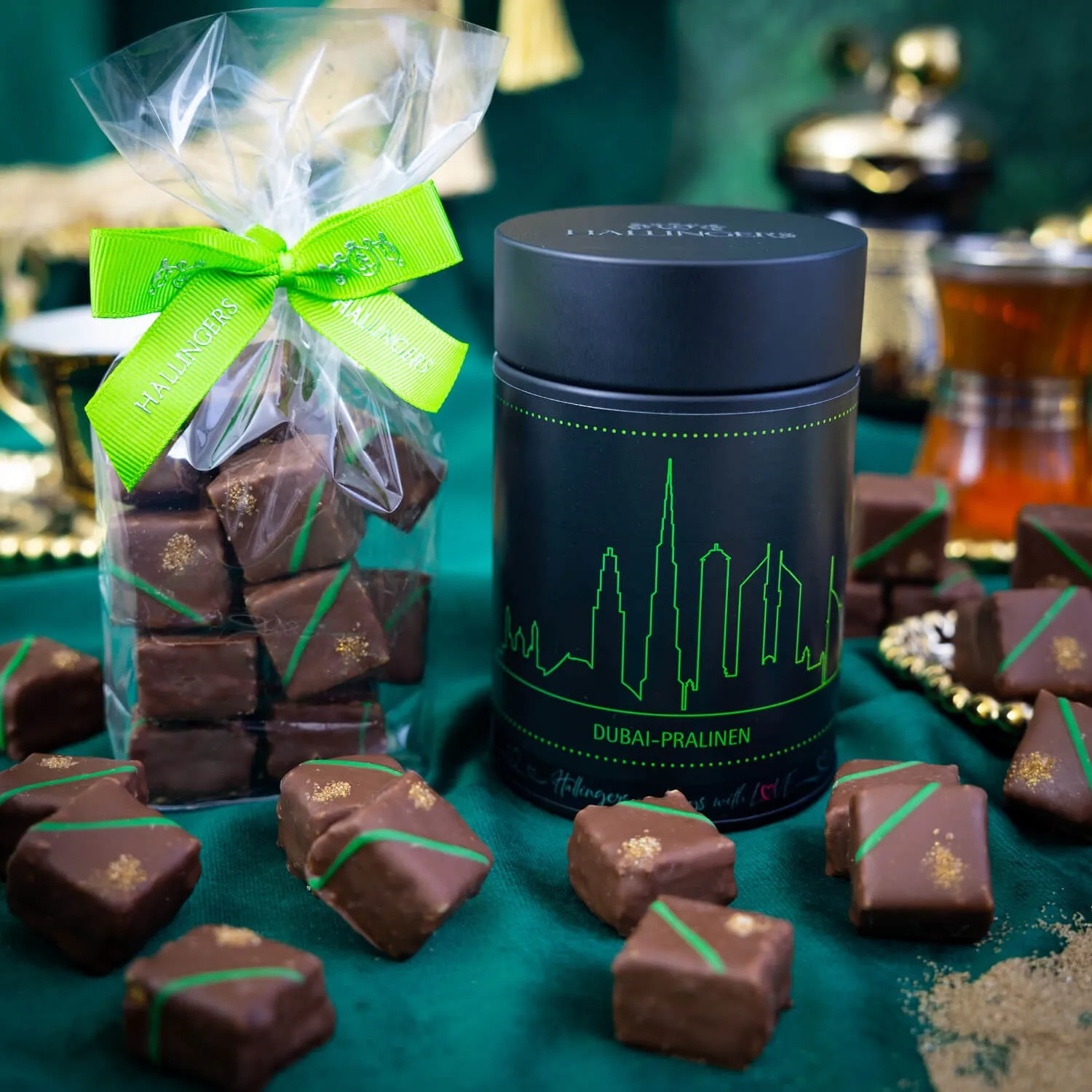 DUBAI-STYLE PRALINEN OHNE ALKOHOL - Edle handgemachte Pralinen aus feinstem Confiserie-Edelkakao, inspiriert vom Dubai-Style und stilvoll verpackt in einer hochwertigen Geschenkdose. Exklusiver Schokoladengenuss für besondere Genussmomente