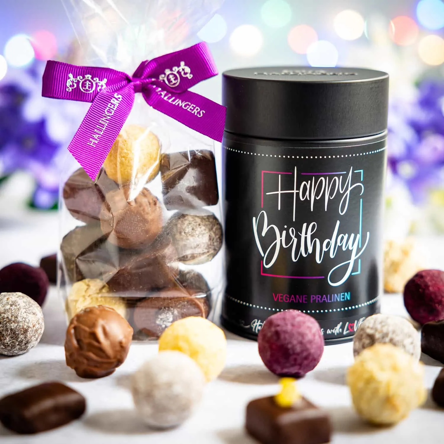 VEGANE PRALINEN IN DER GESCHENKDOSE - Edle handgemachte vegane Pralinen mit & ohne Alkohol aus feinstem Confiserie-Edelkakao, stilvoll verpackt in einer hochwertigen Geschenkdose. Perfekt als exklusives Geschenk für besondere Genussmomente