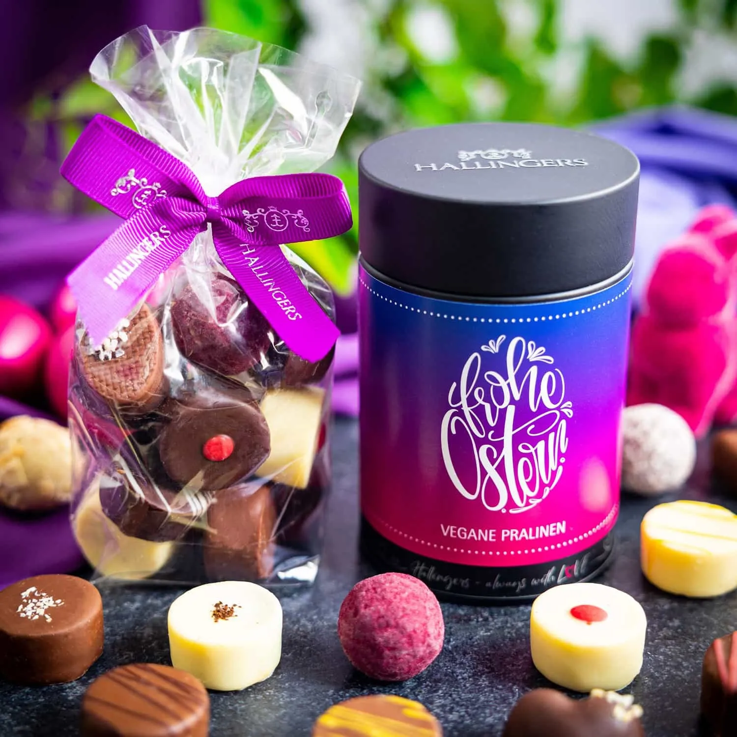 VEGANE PRALINEN IN DER GESCHENKDOSE - Edle handgemachte vegane Pralinen mit & ohne Alkohol aus feinstem Confiserie-Edelkakao, stilvoll verpackt in einer hochwertigen Geschenkdose. Perfekt als exklusives Geschenk für besondere Genussmomente