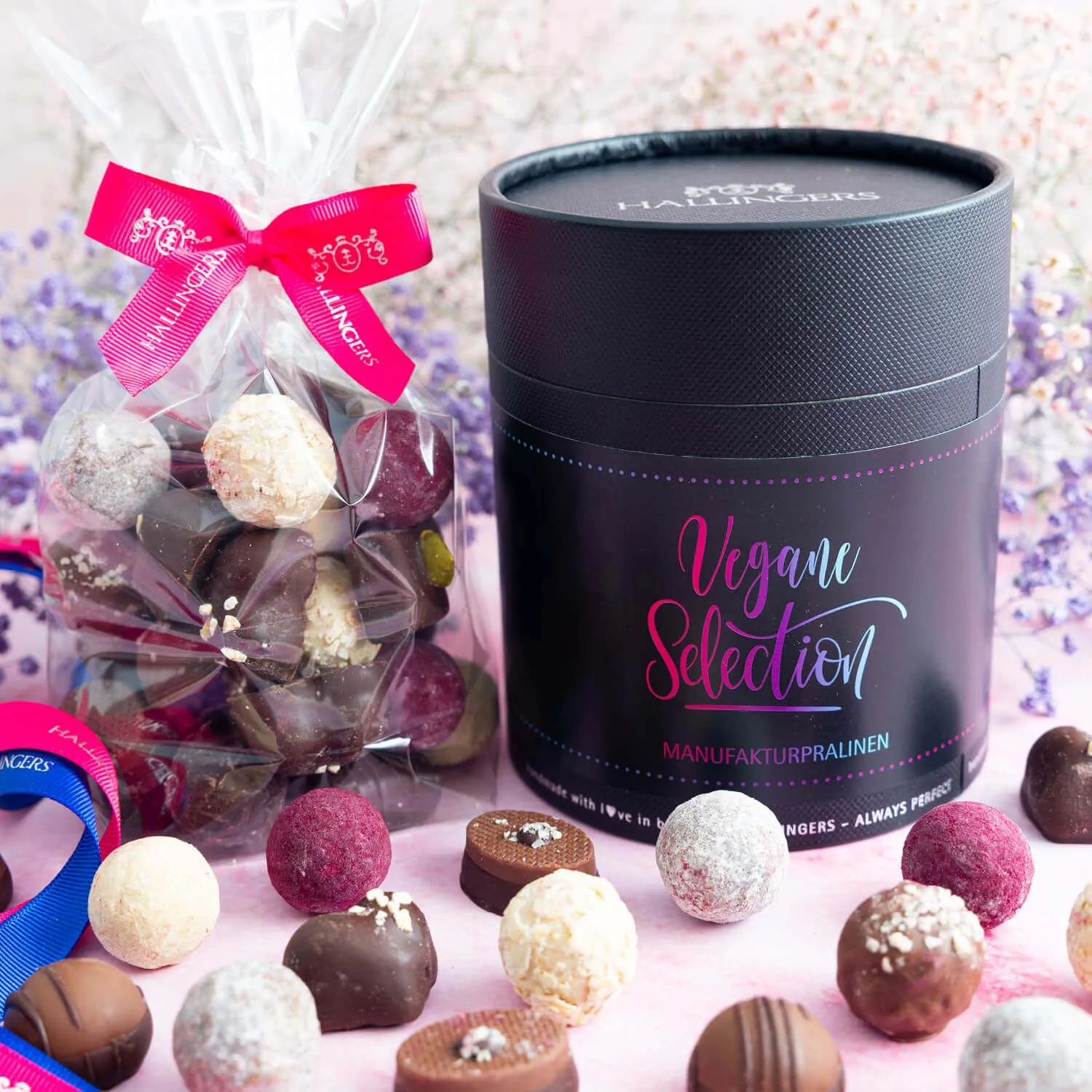 VEGANE PRALINEN IN DER GESCHENKDOSE - Edle handgemachte vegane Pralinen mit & ohne Alkohol aus feinstem Confiserie-Edelkakao, stilvoll verpackt in einer hochwertigen XXL-Geschenkdose. Perfekt als exklusives Geschenk für besondere Genussmomente