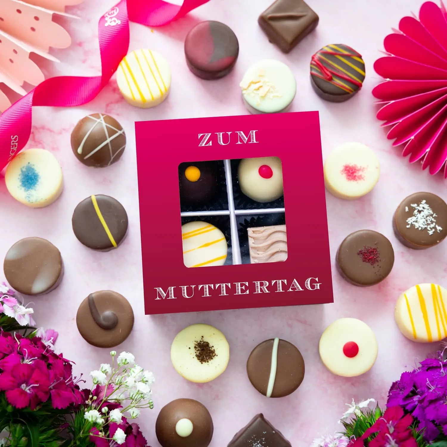 PRALINEN GESCHENKBOX MIT & OHNE ALKOHOL - Edle handgemachte Pralinen aus feinstem Confiserie-Edelkakao, stilvoll verpackt in einer hochwertigen Geschenkbox. Exklusiver Schokoladengenuss für besondere Anlässe & genussvolle Momente