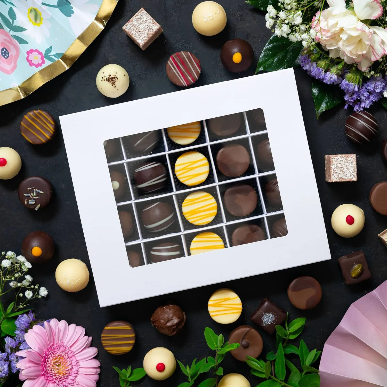 PRALINEN GESCHENKBOX OHNE ALKOHOL - Edle handgemachte Pralinen aus feinstem Confiserie-Edelkakao, stilvoll verpackt in einer hochwertigen XL-Geschenkbox. Exklusiver Schokoladengenuss für besondere Anlässe & genussvolle Momente