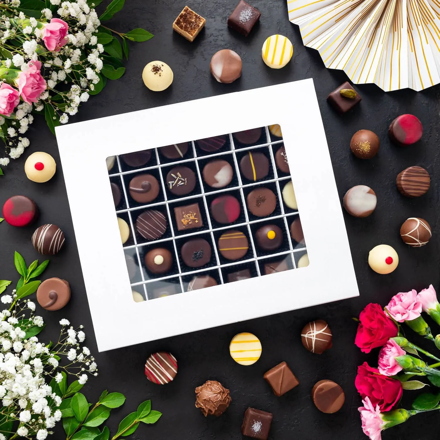 PRALINEN GESCHENKBOX OHNE ALKOHOL - Edle handgemachte Pralinen aus feinstem Confiserie-Edelkakao, stilvoll verpackt in einer hochwertigen XXL-Geschenkbox. Exklusiver Schokoladengenuss für besondere Anlässe & genussvolle Momente