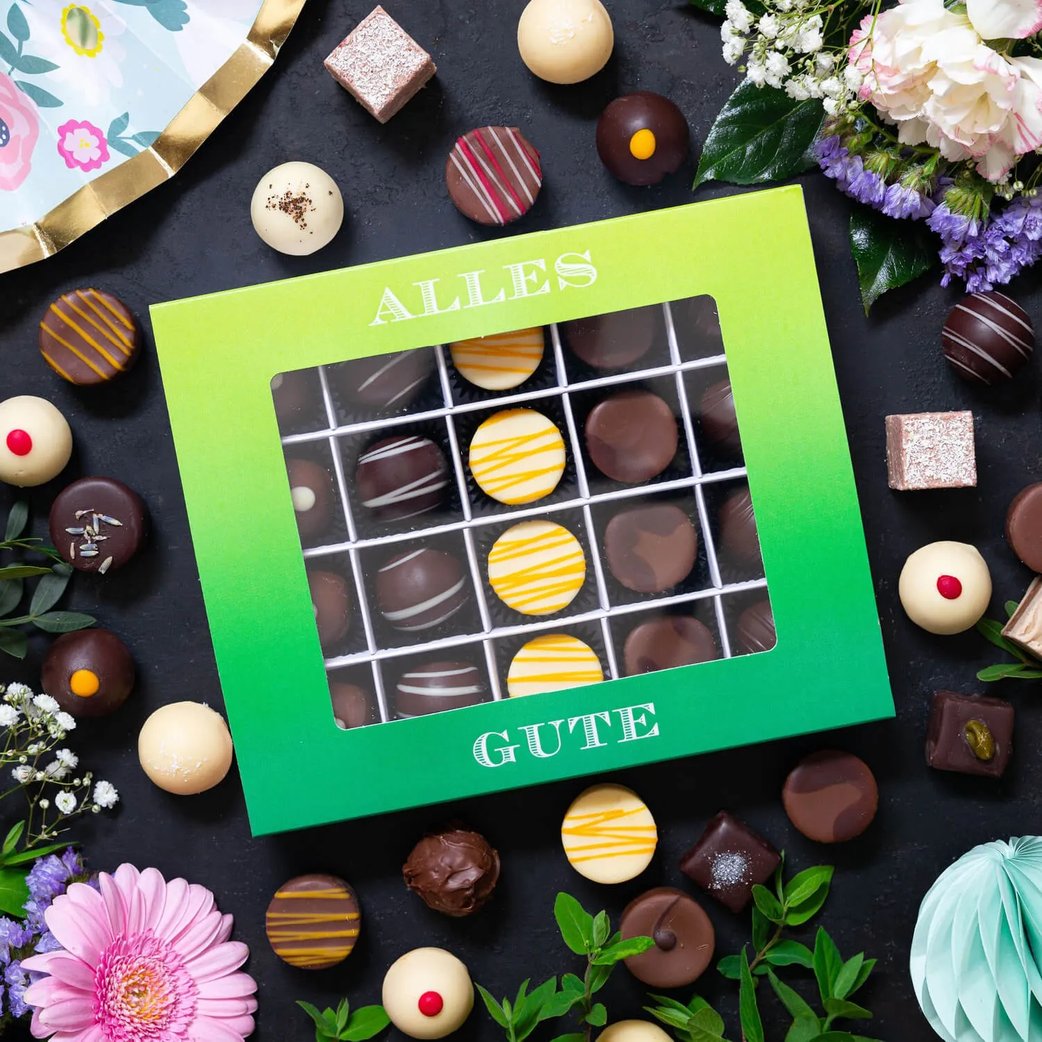 PRALINEN GESCHENKBOX OHNE ALKOHOL - Edle handgemachte Pralinen aus feinstem Confiserie-Edelkakao, stilvoll verpackt in einer hochwertigen XL-Geschenkbox. Exklusiver Schokoladengenuss für besondere Anlässe & genussvolle Momente