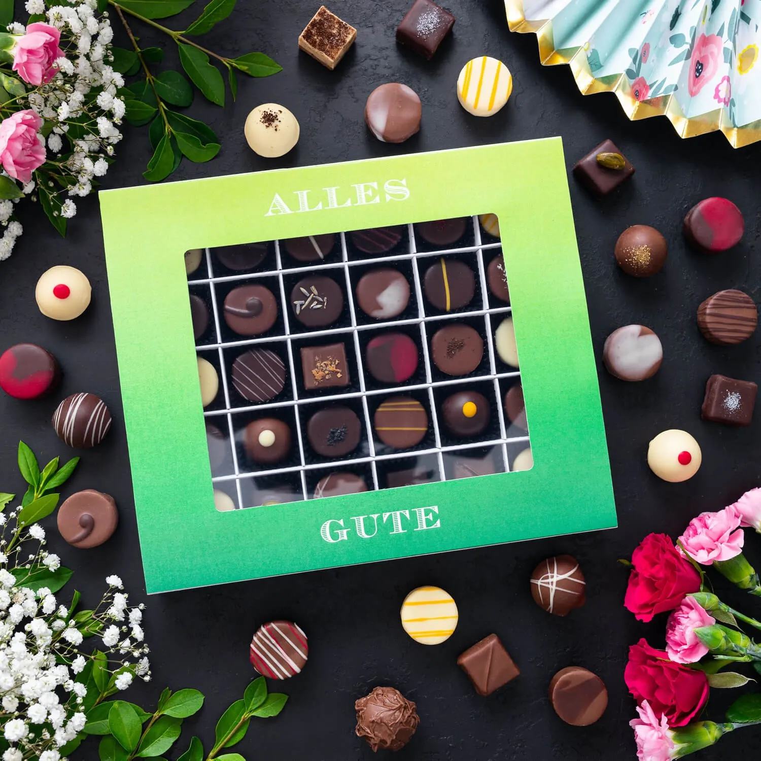 PRALINEN GESCHENKBOX OHNE ALKOHOL - Edle handgemachte Pralinen aus feinstem Confiserie-Edelkakao, stilvoll verpackt in einer hochwertigen XXL-Geschenkbox. Exklusiver Schokoladengenuss für besondere Anlässe & genussvolle Momente