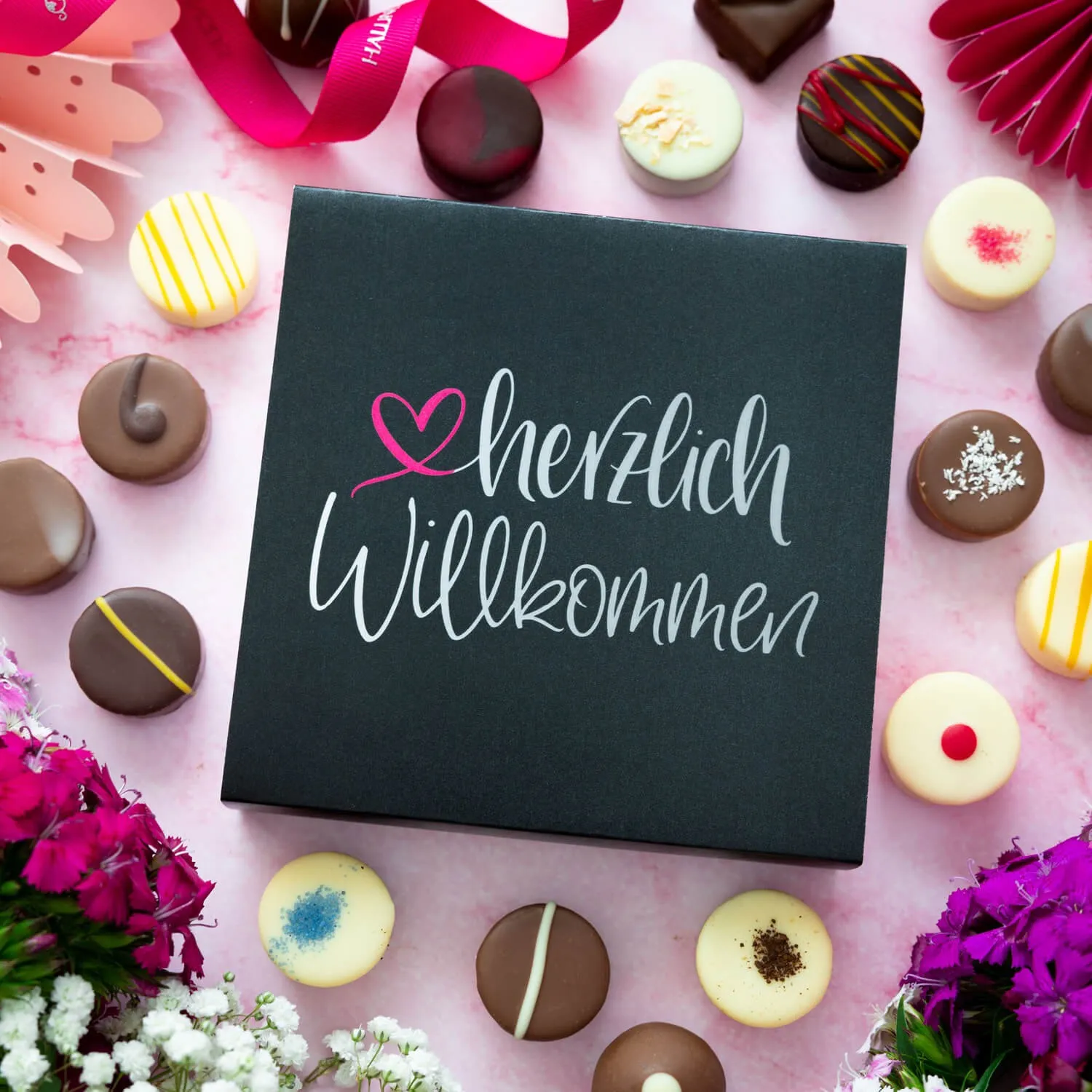 PRALINEN GESCHENKBOX OHNE ALKOHOL - Edle handgemachte Pralinen aus feinstem Confiserie-Edelkakao, stilvoll verpackt in einer hochwertigen L-Geschenkbox. Exklusiver Schokoladengenuss für besondere Anlässe & genussvolle Momente