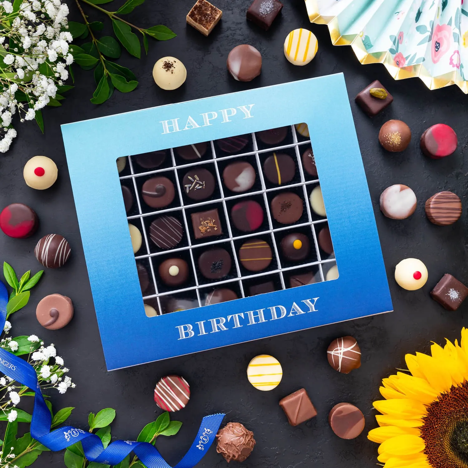 PRALINEN GESCHENKBOX OHNE ALKOHOL - Edle handgemachte Pralinen aus feinstem Confiserie-Edelkakao, stilvoll verpackt in einer hochwertigen XXL-Geschenkbox. Exklusiver Schokoladengenuss für besondere Anlässe & genussvolle Momente
