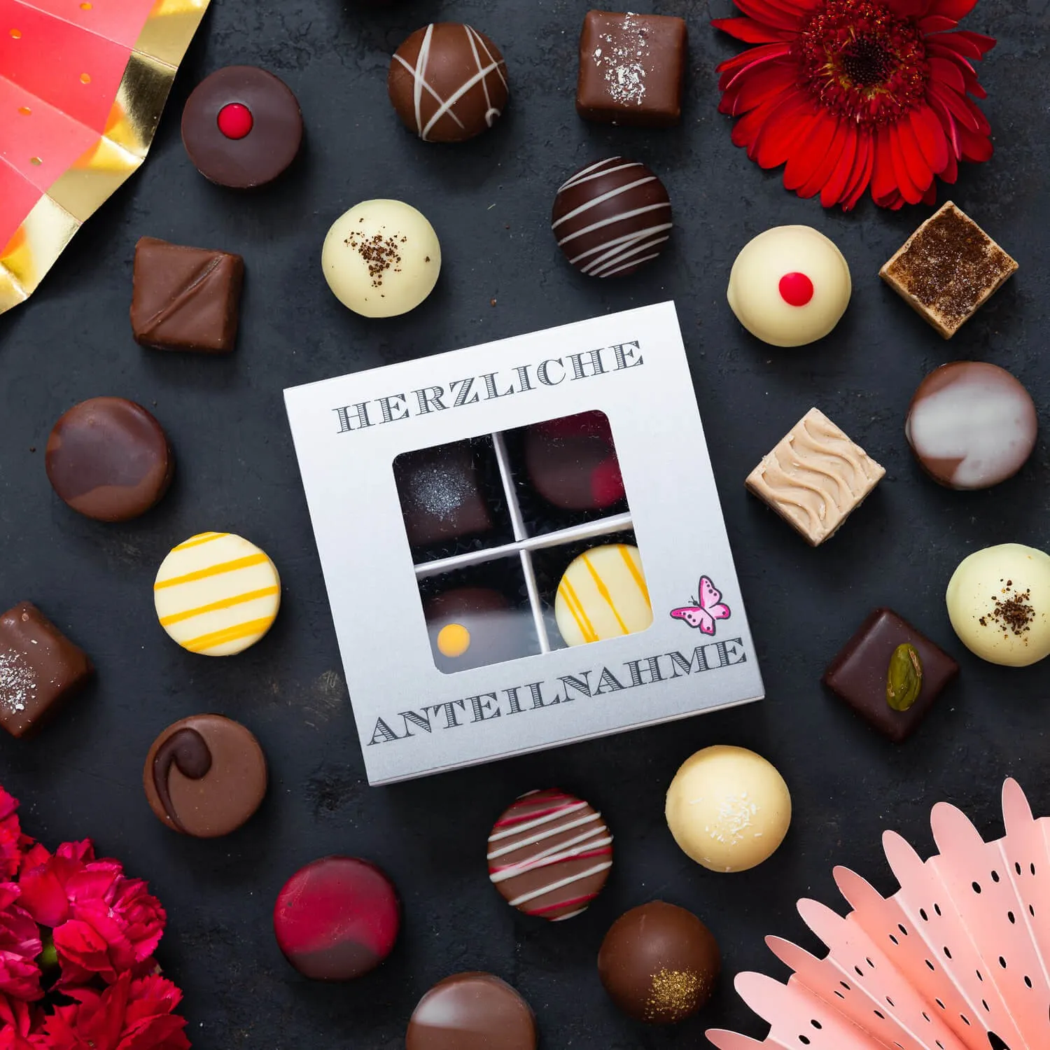 PRALINEN GESCHENKBOX OHNE ALKOHOL - Edle handgemachte Pralinen aus feinstem Confiserie-Edelkakao, stilvoll verpackt in einer hochwertigen Geschenkbox. Exklusiver Schokoladengenuss für besondere Anlässe & genussvolle Momente
