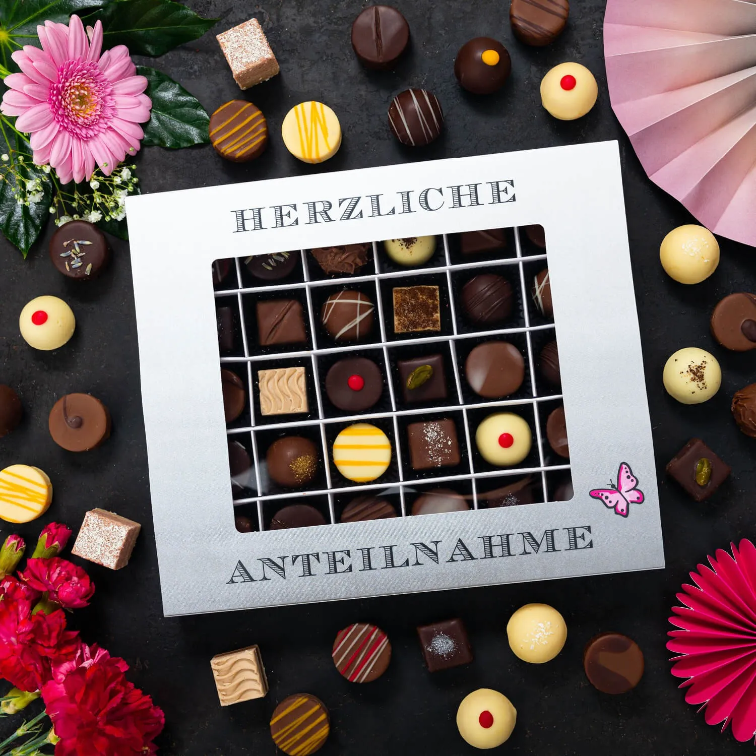 PRALINEN GESCHENKBOX OHNE ALKOHOL - Edle handgemachte Pralinen aus feinstem Confiserie-Edelkakao, stilvoll verpackt in einer hochwertigen XXL-Geschenkbox. Exklusiver Schokoladengenuss für besondere Anlässe & genussvolle Momente