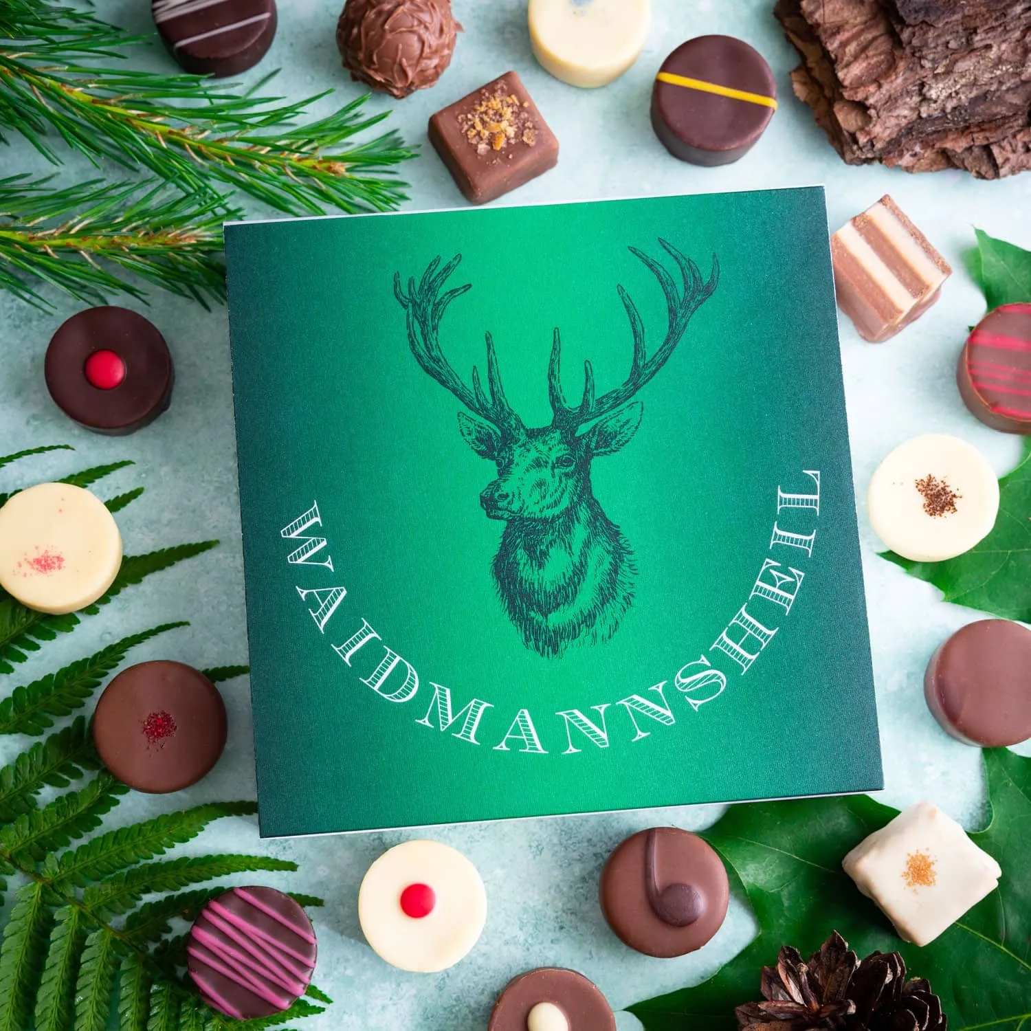 PRALINEN GESCHENKBOX OHNE ALKOHOL - Edle handgemachte Pralinen aus feinstem Confiserie-Edelkakao, stilvoll verpackt in einer hochwertigen L-Geschenkbox. Exklusiver Schokoladengenuss für besondere Anlässe & genussvolle Momente