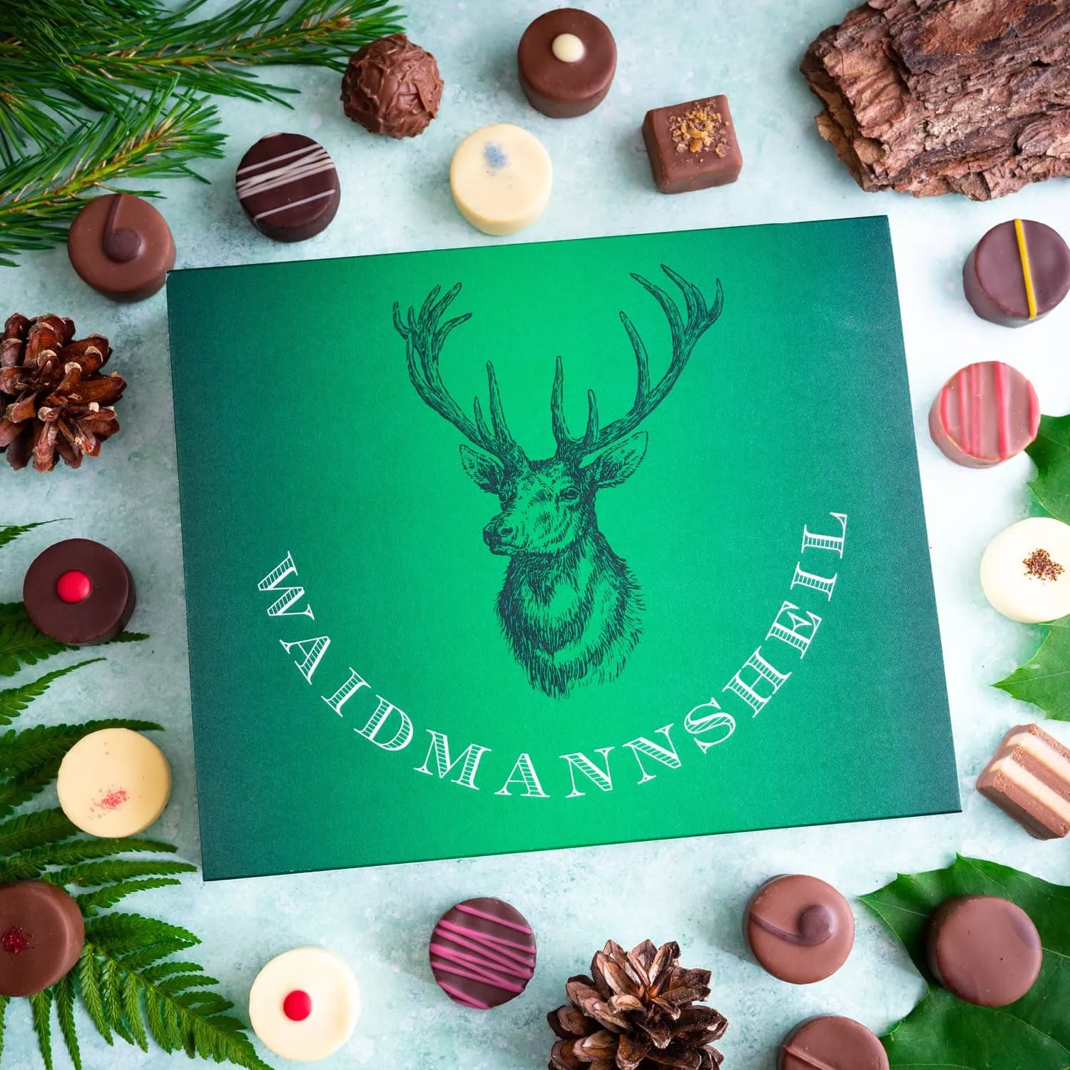 PRALINEN GESCHENKBOX OHNE ALKOHOL - Edle handgemachte Pralinen aus feinstem Confiserie-Edelkakao, stilvoll verpackt in einer hochwertigen XL-Geschenkbox. Exklusiver Schokoladengenuss für besondere Anlässe & genussvolle Momente