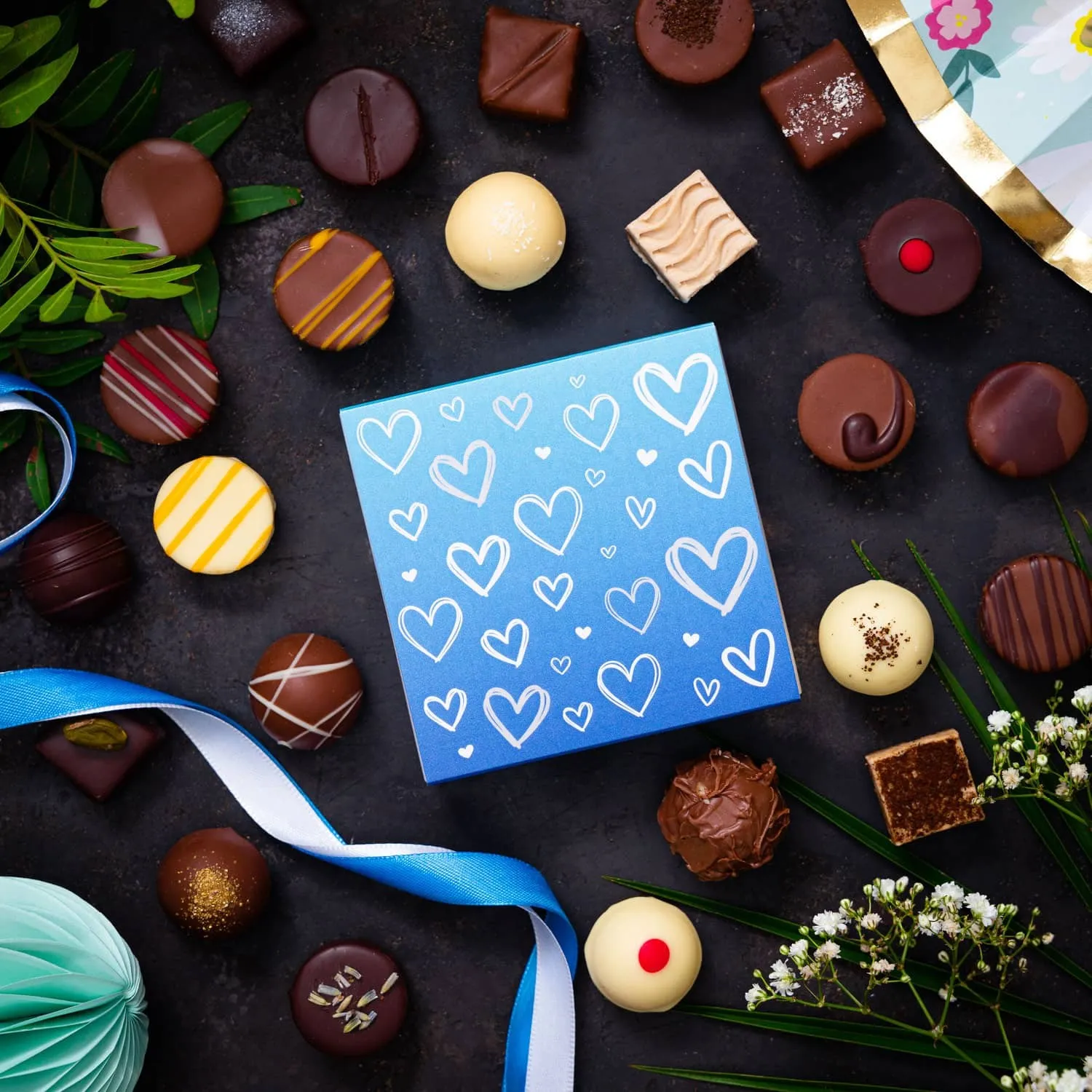 PRALINEN GESCHENKBOX OHNE ALKOHOL - Edle handgemachte Pralinen aus feinstem Confiserie-Edelkakao, stilvoll verpackt in einer hochwertigen Geschenkbox. Exklusiver Schokoladengenuss für besondere Anlässe & genussvolle Momente