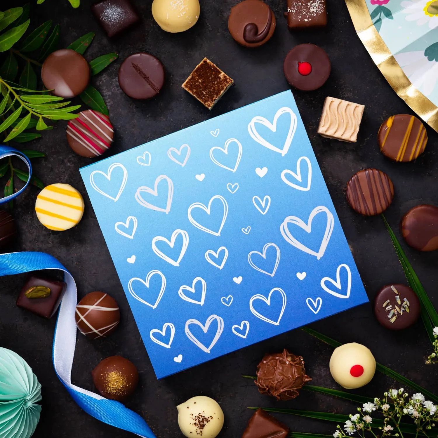 PRALINEN GESCHENKBOX OHNE ALKOHOL - Edle handgemachte Pralinen aus feinstem Confiserie-Edelkakao, stilvoll verpackt in einer hochwertigen L-Geschenkbox. Exklusiver Schokoladengenuss für besondere Anlässe & genussvolle Momente