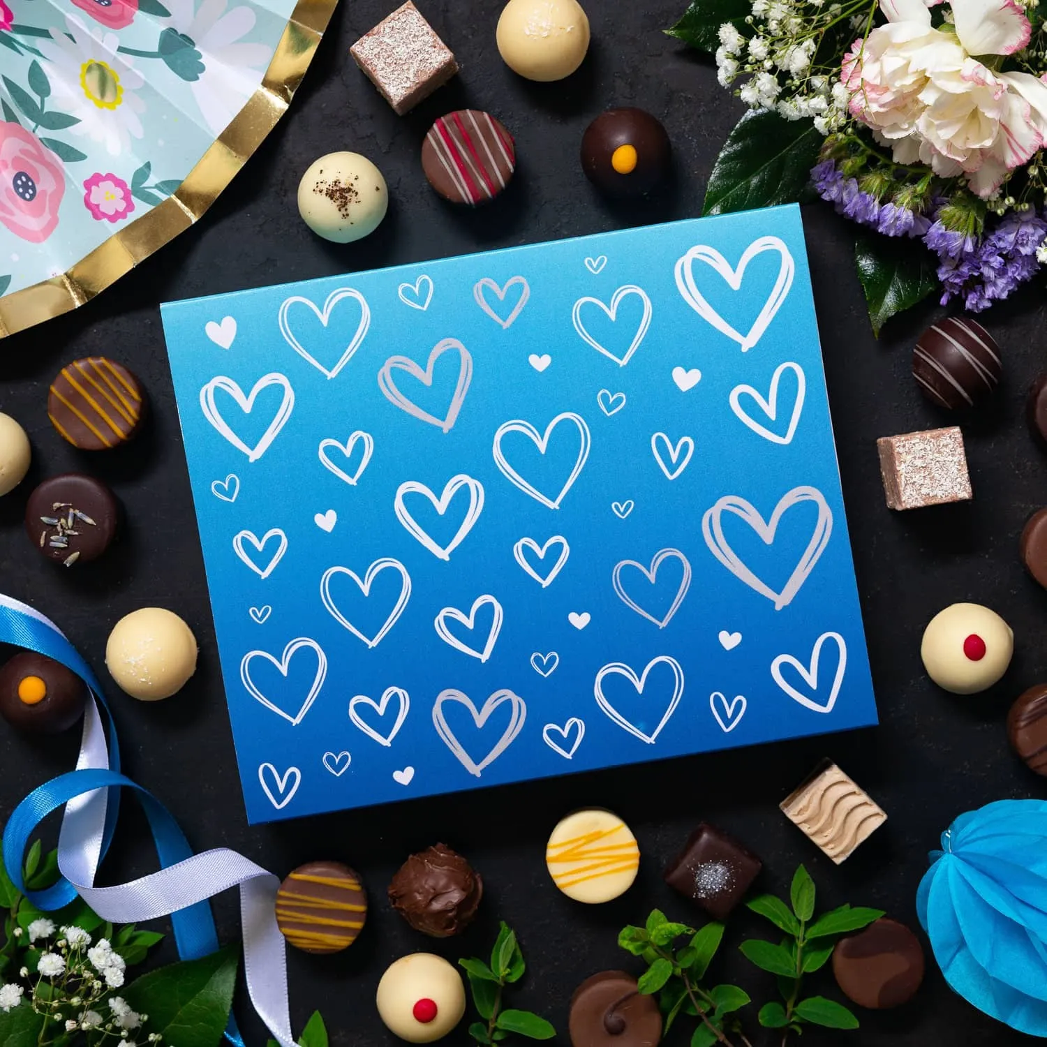 PRALINEN GESCHENKBOX OHNE ALKOHOL - Edle handgemachte Pralinen aus feinstem Confiserie-Edelkakao, stilvoll verpackt in einer hochwertigen XL-Geschenkbox. Exklusiver Schokoladengenuss für besondere Anlässe & genussvolle Momente