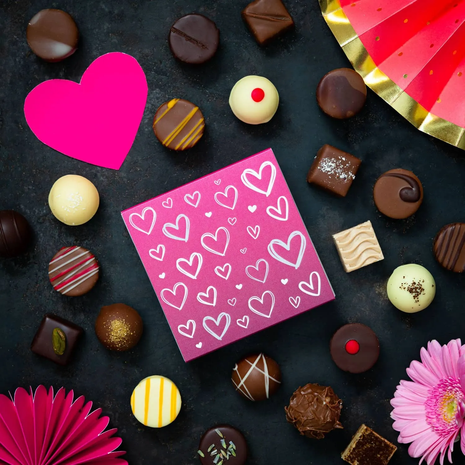 PRALINEN GESCHENKBOX OHNE ALKOHOL - Edle handgemachte Pralinen aus feinstem Confiserie-Edelkakao, stilvoll verpackt in einer hochwertigen Geschenkbox. Exklusiver Schokoladengenuss für besondere Anlässe & genussvolle Momente