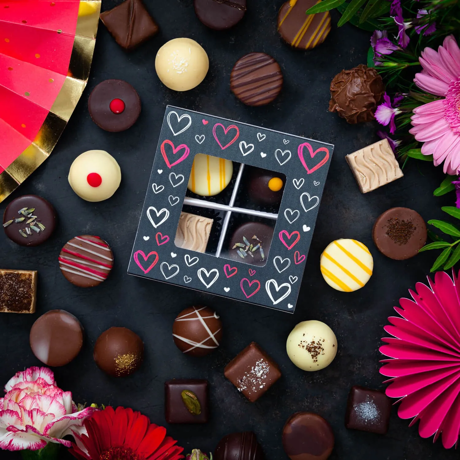 PRALINEN GESCHENKBOX MIT & OHNE ALKOHOL - Edle handgemachte Pralinen aus feinstem Confiserie-Edelkakao, stilvoll verpackt in einer hochwertigen Geschenkbox. Exklusiver Schokoladengenuss für besondere Anlässe & genussvolle Momente