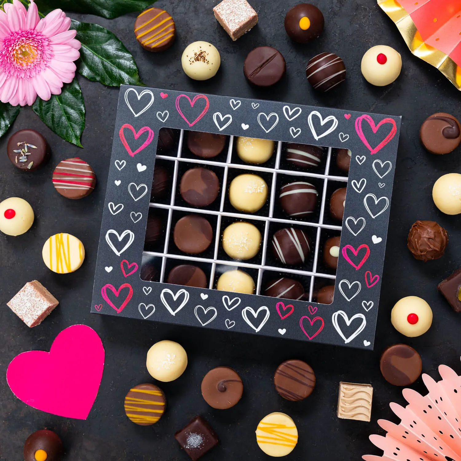 PRALINEN GESCHENKBOX MIT & OHNE ALKOHOL - Edle handgemachte Pralinen aus feinstem Confiserie-Edelkakao, stilvoll verpackt in einer hochwertigen XL-Geschenkbox. Exklusiver Schokoladengenuss für besondere Anlässe & genussvolle Momente