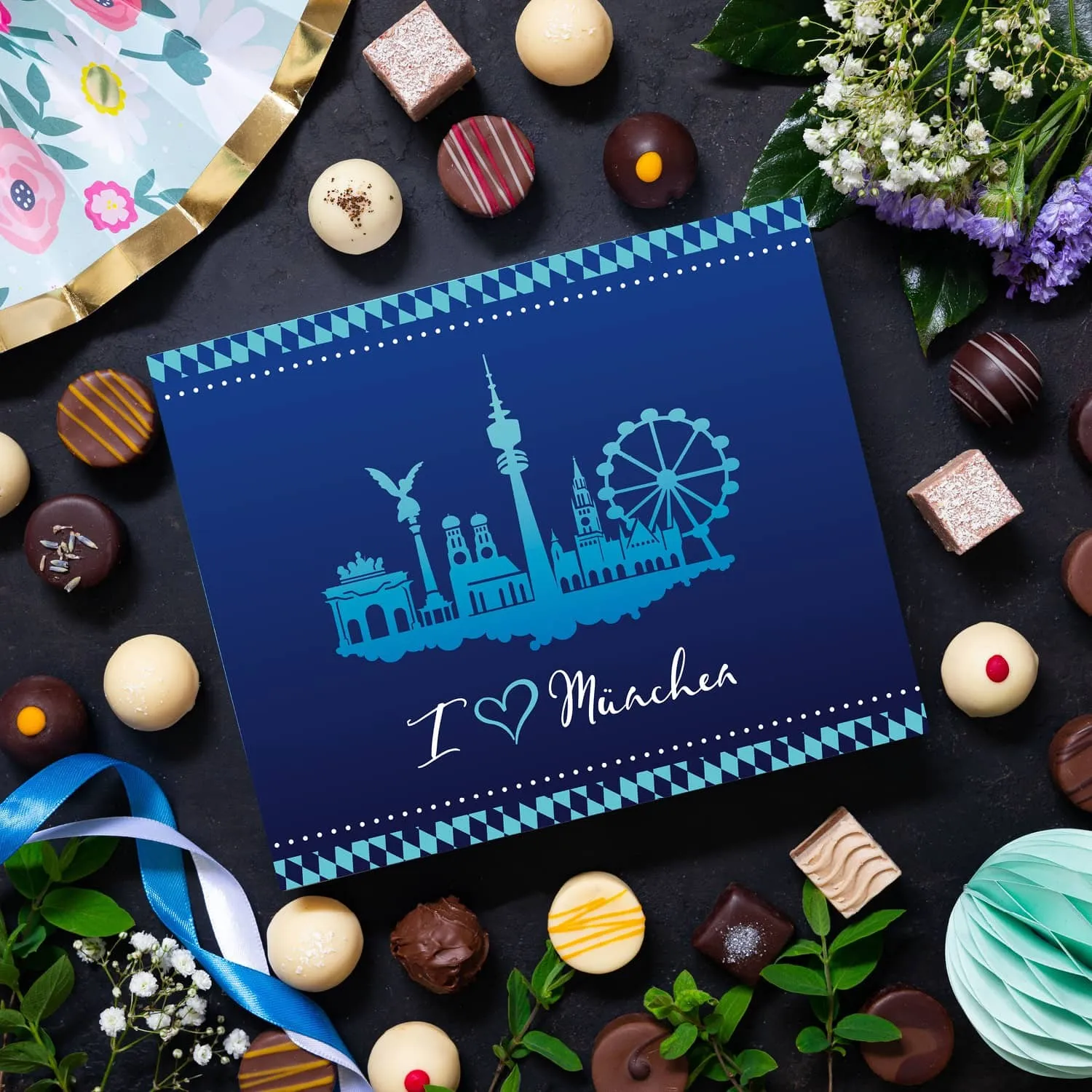 PRALINEN GESCHENKBOX OHNE ALKOHOL - Edle handgemachte Pralinen aus feinstem Confiserie-Edelkakao, stilvoll verpackt in einer hochwertigen XL-Geschenkbox. Exklusiver Schokoladengenuss für besondere Anlässe & genussvolle Momente