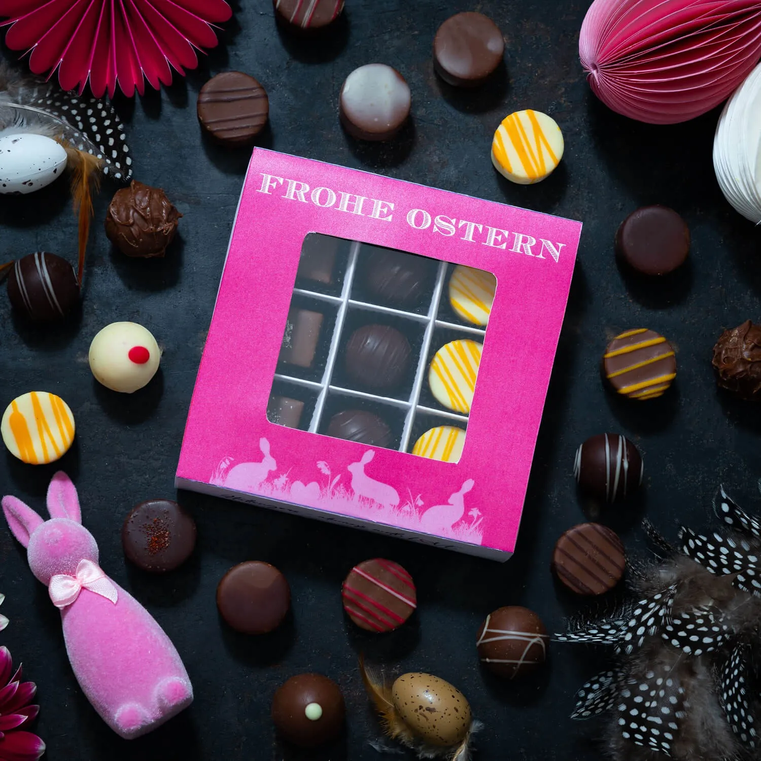 PRALINEN GESCHENKBOX MIT & OHNE ALKOHOL - Edle handgemachte Pralinen aus feinstem Confiserie-Edelkakao, stilvoll verpackt in einer hochwertigen L-Geschenkbox. Exklusiver Schokoladengenuss für besondere Anlässe & genussvolle Momente