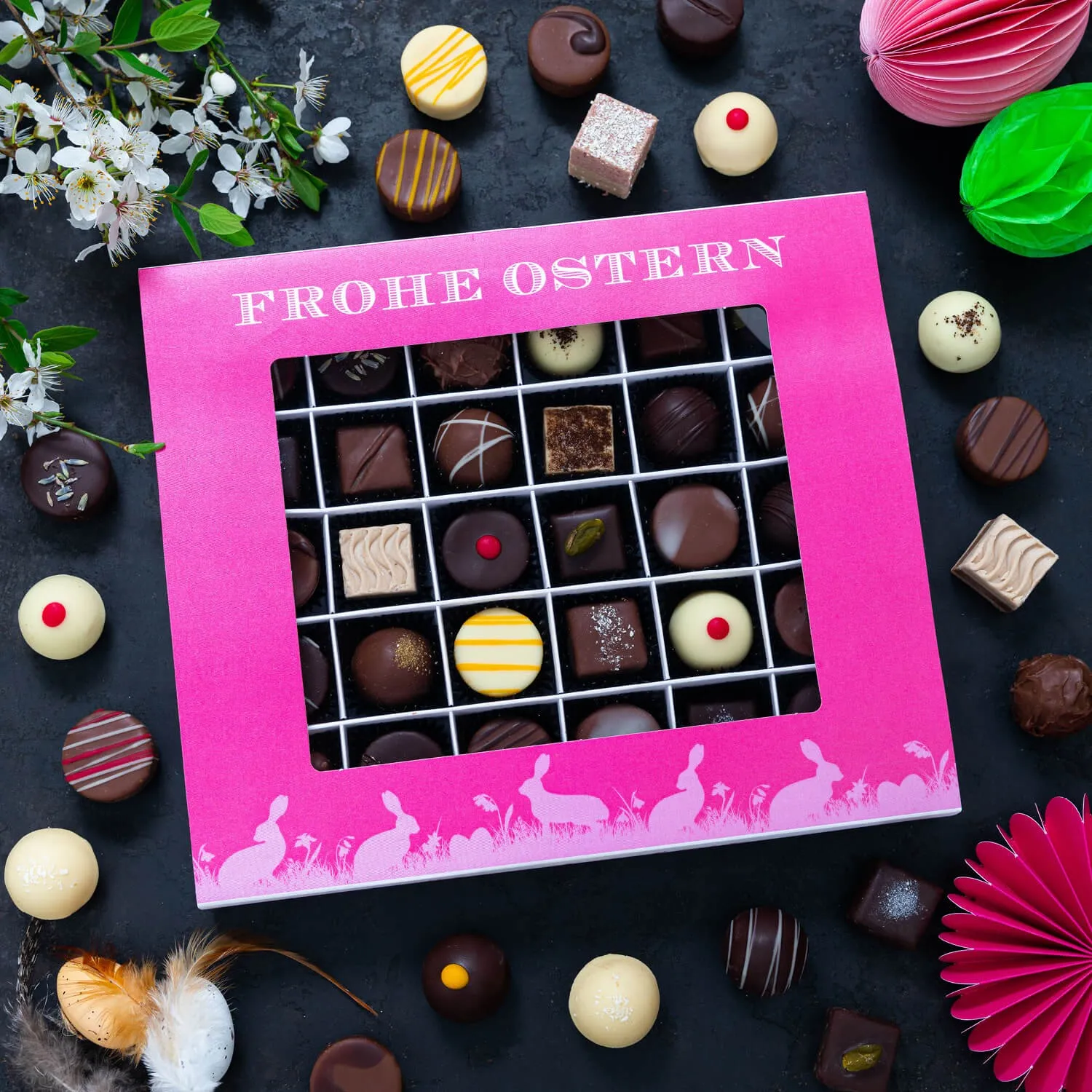 PRALINEN GESCHENKBOX MIT & OHNE ALKOHOL - Edle handgemachte Pralinen aus feinstem Confiserie-Edelkakao, stilvoll verpackt in einer hochwertigen XXL-Geschenkbox. Exklusiver Schokoladengenuss für besondere Anlässe & genussvolle Momente