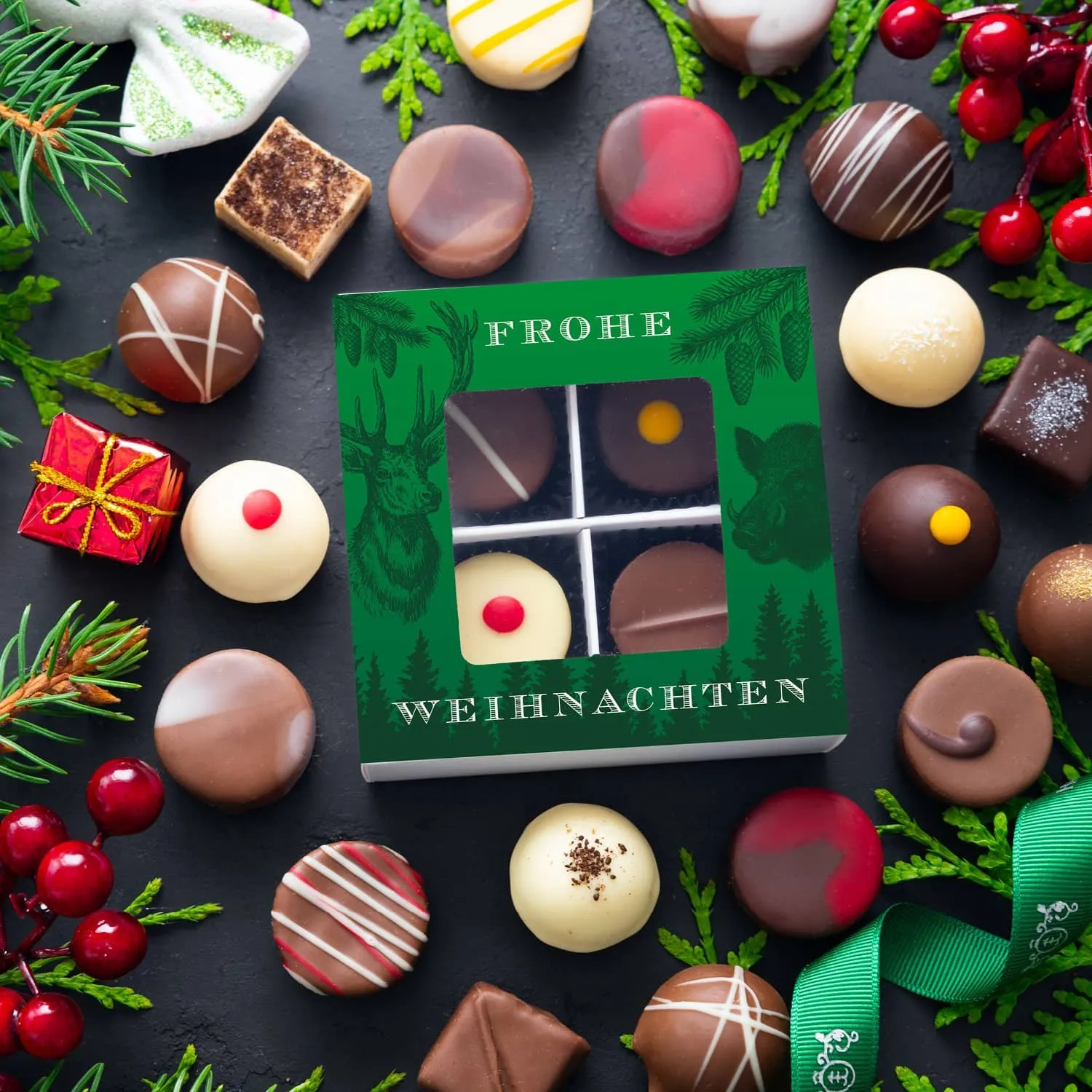 PRALINEN GESCHENKBOX MIT & OHNE ALKOHOL - Edle handgemachte Pralinen aus feinstem Confiserie-Edelkakao, stilvoll verpackt in einer hochwertigen Geschenkbox. Exklusiver Schokoladengenuss für besondere Anlässe & genussvolle Momente