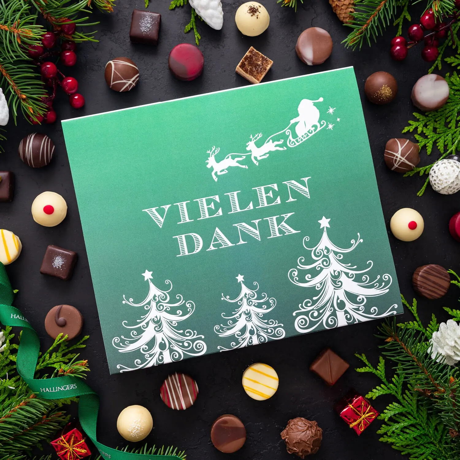 PRALINEN GESCHENKBOX OHNE ALKOHOL - Edle handgemachte Pralinen aus feinstem Confiserie-Edelkakao, stilvoll verpackt in einer hochwertigen XXL-Geschenkbox. Exklusiver Schokoladengenuss für besondere Anlässe & genussvolle Momente