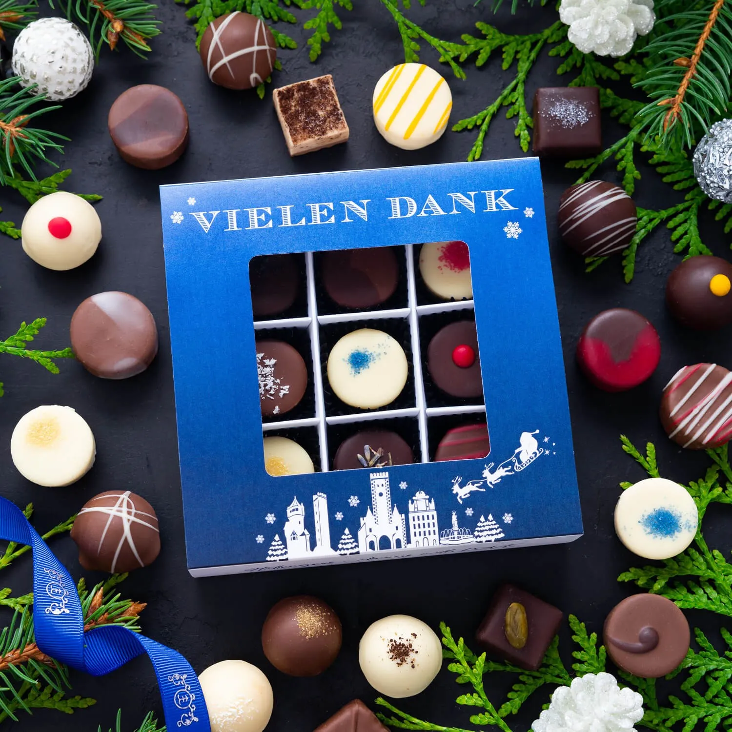 PRALINEN GESCHENKBOX MIT & OHNE ALKOHOL - Edle handgemachte Pralinen aus feinstem Confiserie-Edelkakao, stilvoll verpackt in einer hochwertigen L-Geschenkbox. Exklusiver Schokoladengenuss für besondere Anlässe & genussvolle Momente