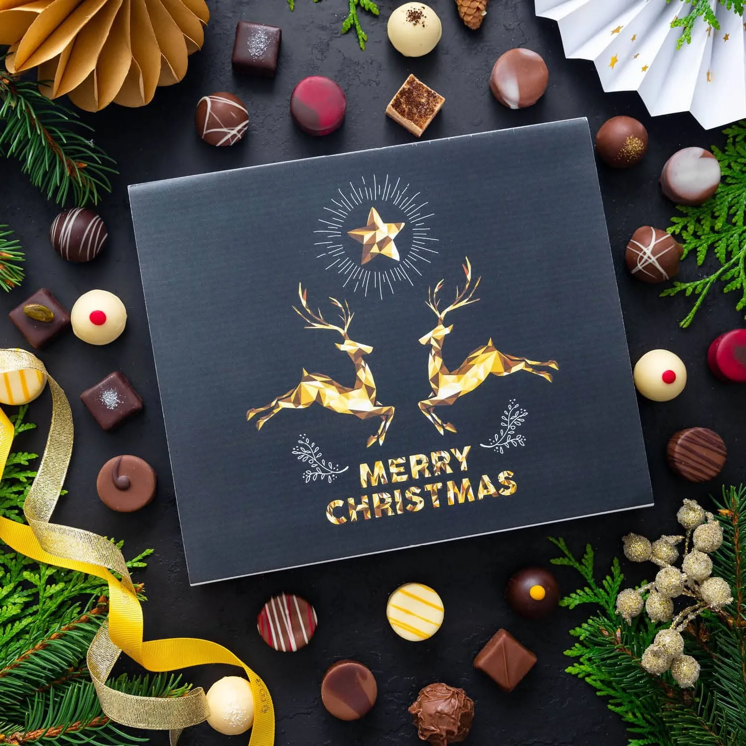 PRALINEN GESCHENKBOX OHNE ALKOHOL - Edle handgemachte Pralinen aus feinstem Confiserie-Edelkakao, stilvoll verpackt in einer hochwertigen XXL-Geschenkbox. Exklusiver Schokoladengenuss für besondere Anlässe & genussvolle Momente