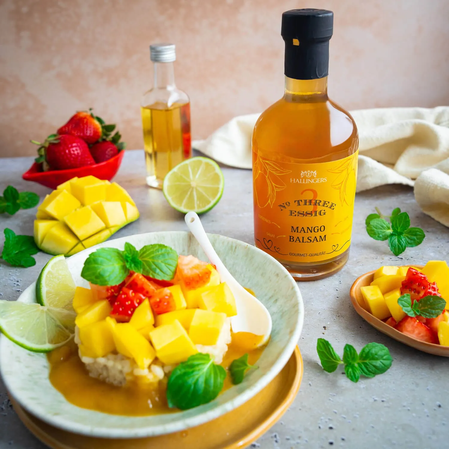 GOURMET-ESSIG IN DER GESCHENKFLASCHE - Hochwertiger Gourmet-Essig zum Verfeinern von Salaten, Getränken & Speisen, stilvoll abgefüllt in einer edlen Geschenkflasche. Die besondere Geschenkidee für Feinschmecker & Genießer