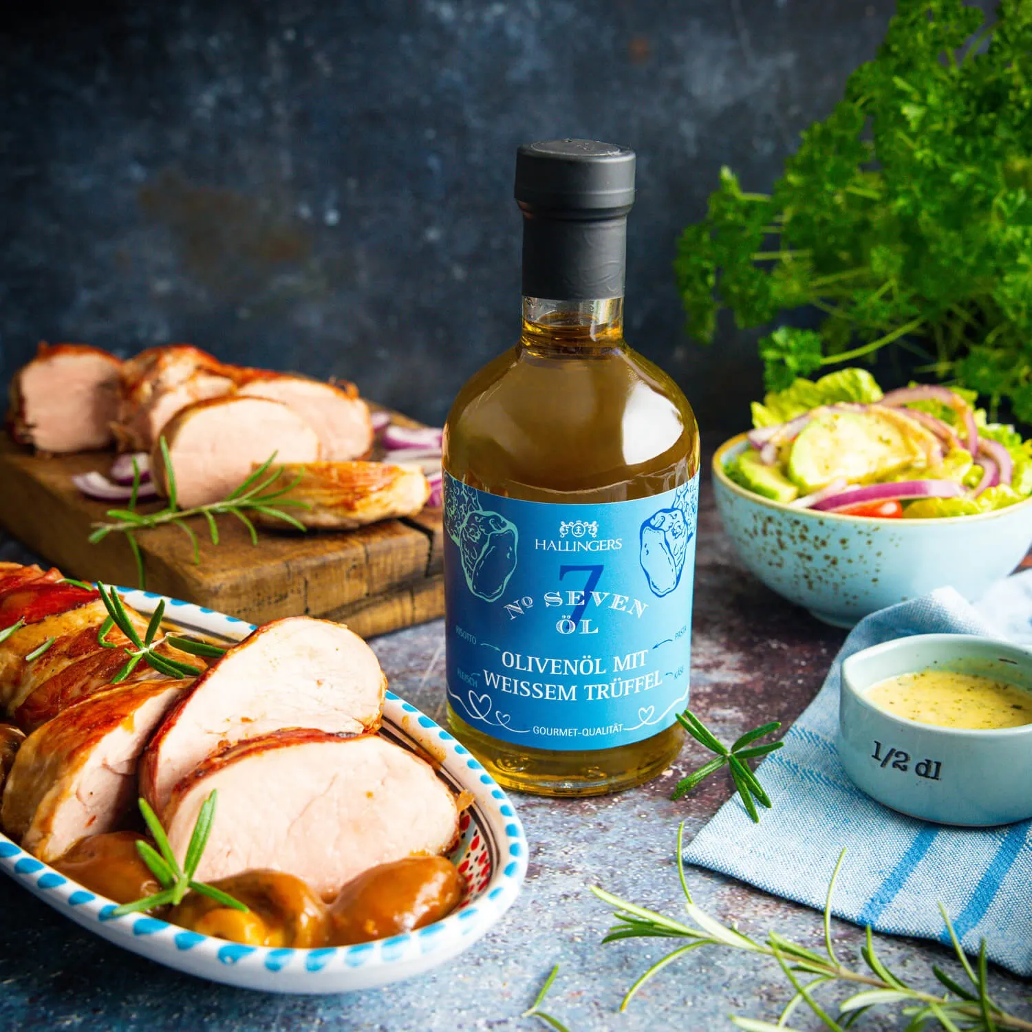 PREMIUM-ÖL IN DER GESCHENKFLASCHE - Hochwertiges Premium-Öl zum Würzen, Marinieren & Grillen, stilvoll abgefüllt in einer edlen Geschenkflasche. Die besondere Geschenkidee für Feinschmecker, Hobbyköche & Genießer