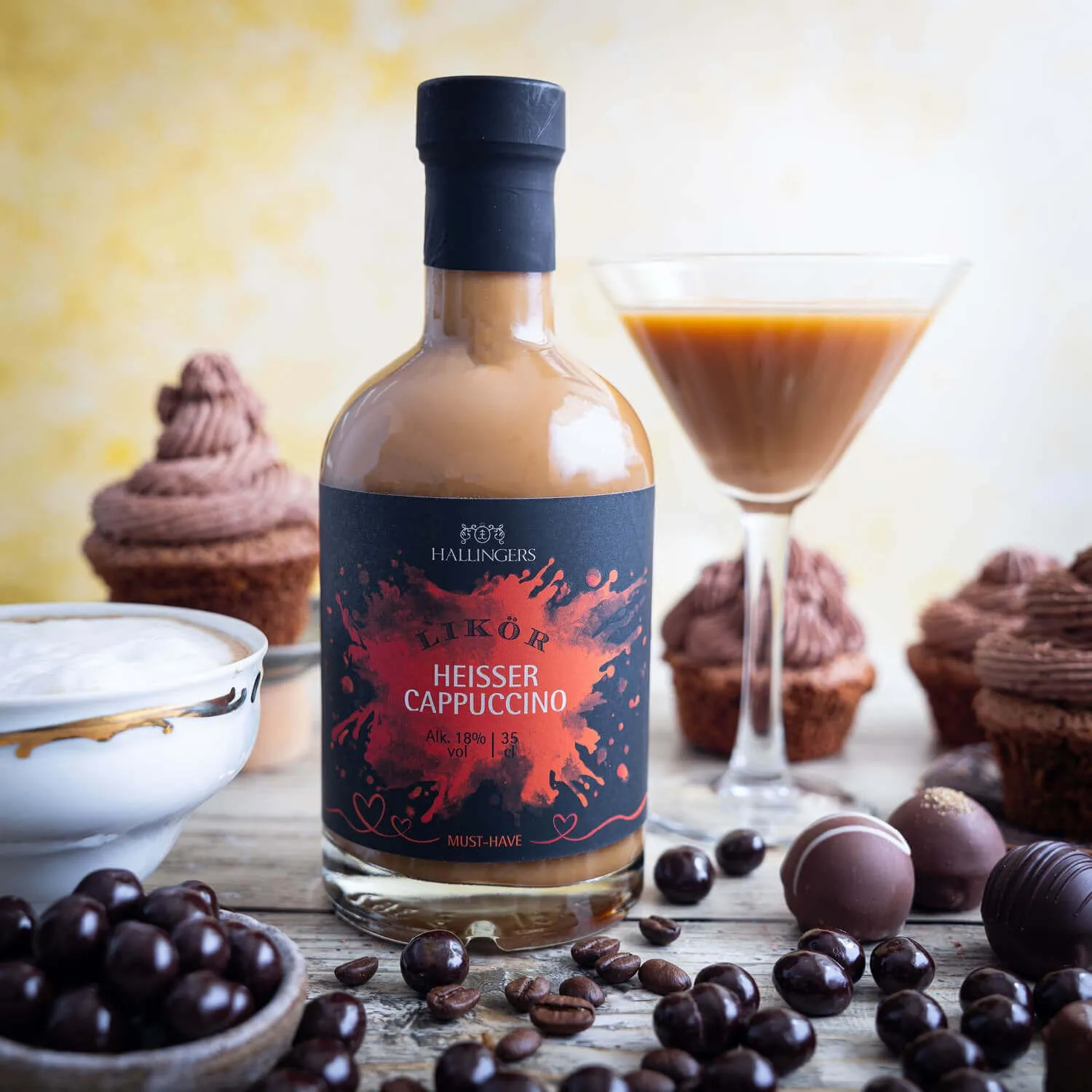 EDEL-SAHNELIKÖR IN DER GESCHENKFLASCHE - Cremiger Edel-Sahnelikör, von Hand abgefüllt und stilvoll präsentiert in einer hochwertigen Geschenkflasche. Die besondere Geschenkidee für Genießer & exklusive Genussmomente
