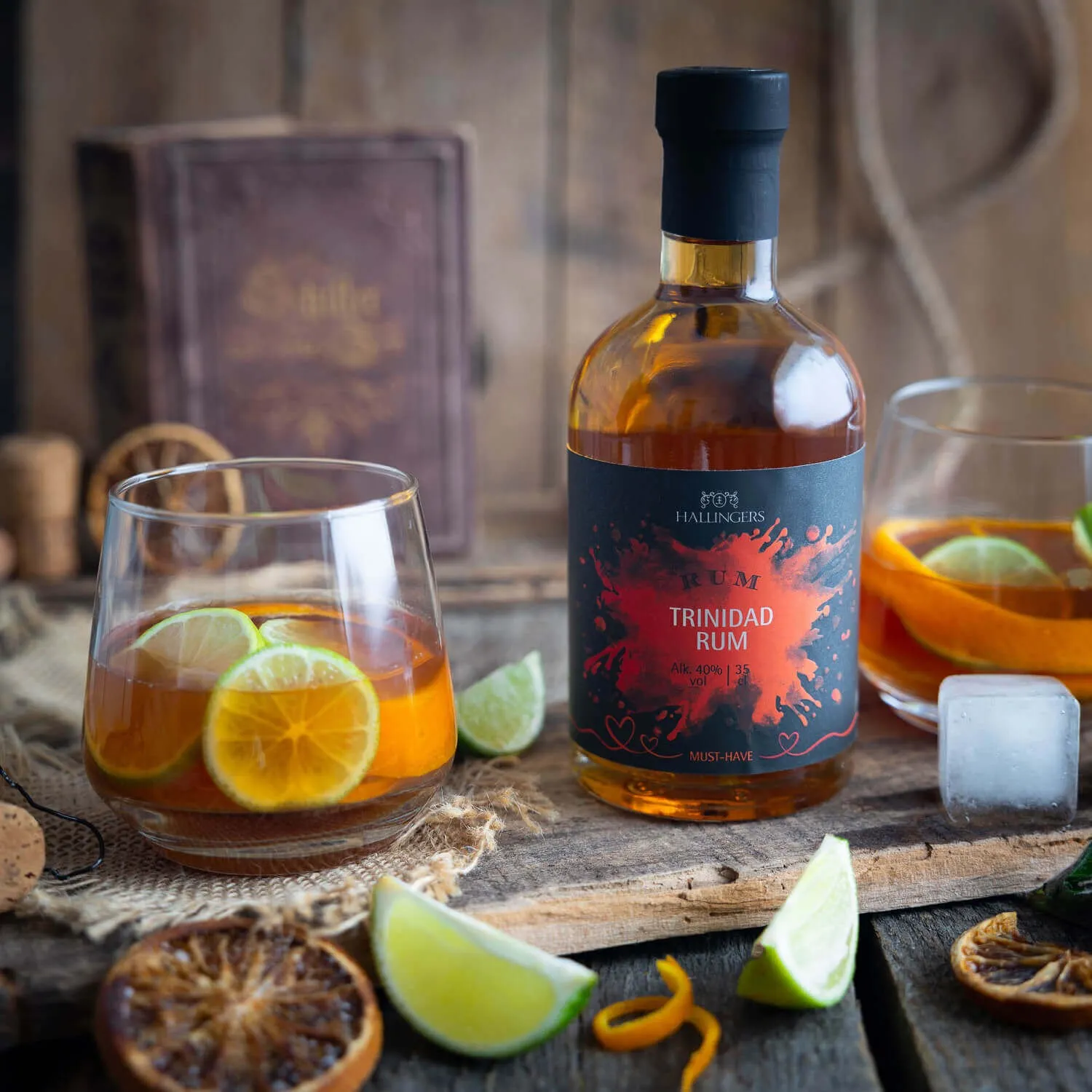 GOURMET-RUM IN DER GESCHENKFLASCHE - Hochwertiger Gourmet-Rum, von Hand abgefüllt und stilvoll präsentiert in einer edlen Geschenkflasche. Die besondere Geschenkidee für Rum-Liebhaber & exklusive Genussmomente