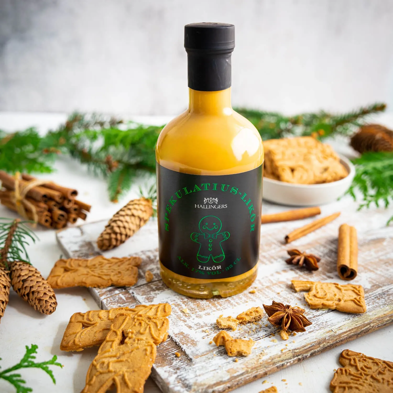 EDEL-SAHNELIKÖR IN DER GESCHENKFLASCHE - Cremiger Edel-Sahnelikör, von Hand abgefüllt und stilvoll präsentiert in einer hochwertigen Geschenkflasche. Die besondere Geschenkidee für Genießer & exklusive Genussmomente