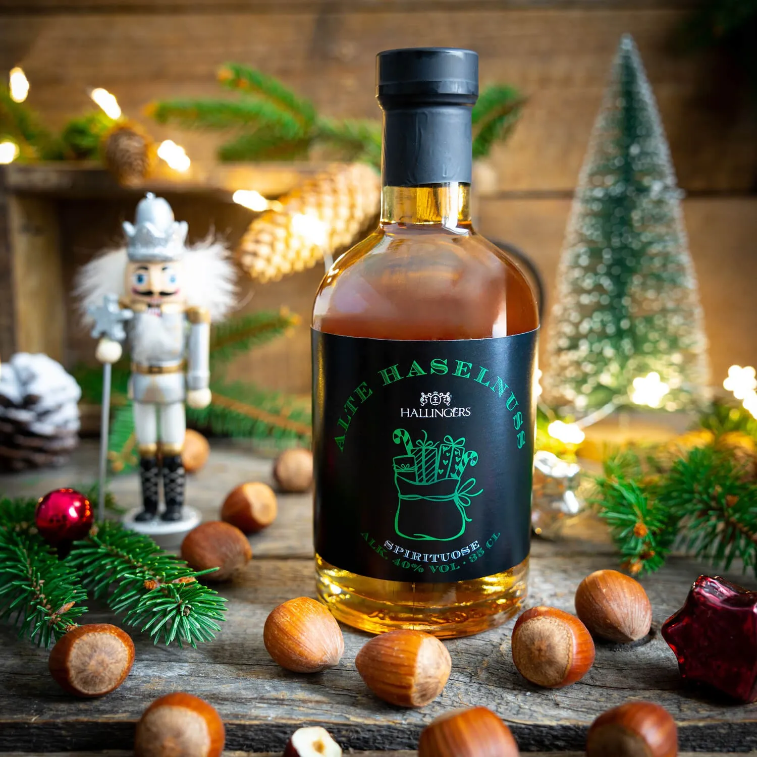 PREMIUM-LIKÖR IN DER GESCHENKFLASCHE - Hochwertiger Premium-Likör, von Hand abgefüllt und stilvoll präsentiert in einer edlen Geschenkflasche. Die besondere Geschenkidee für Genießer & exklusive Genussmomente