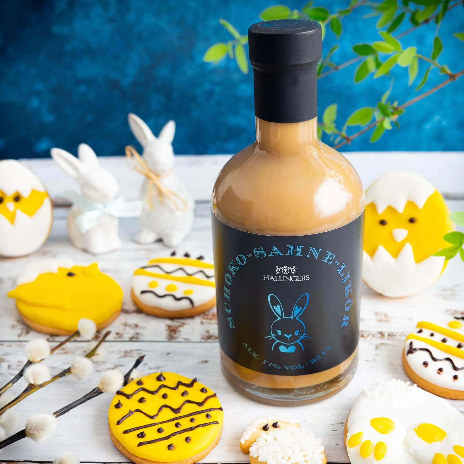 EDEL-SAHNELIKÖR IN DER GESCHENKFLASCHE - Cremiger Edel-Sahnelikör, von Hand abgefüllt und stilvoll präsentiert in einer hochwertigen Geschenkflasche. Die besondere Geschenkidee für Genießer & exklusive Genussmomente
