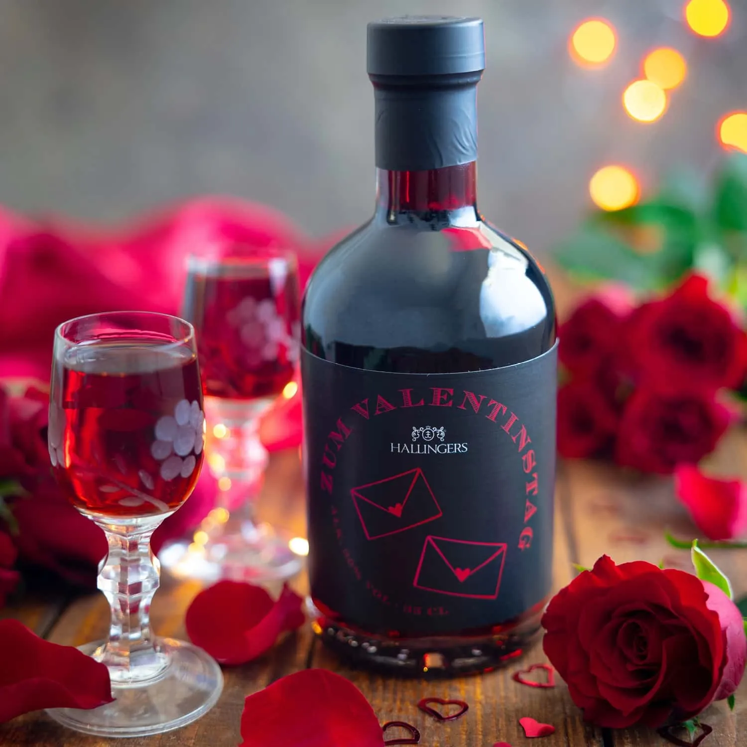 PREMIUM-LIKÖR IN DER GESCHENKFLASCHE - Hochwertiger Premium-Likör, von Hand abgefüllt und stilvoll präsentiert in einer edlen Geschenkflasche. Die besondere Geschenkidee für Genießer & exklusive Genussmomente